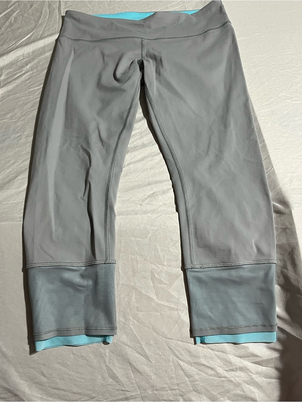 lululemon athletica Gray Capri Leggings with Light Blue Trim Women’s Size 8